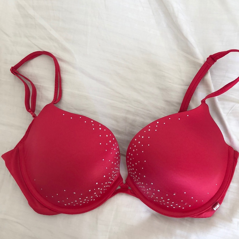 Victoria’s Secret bra size 36D